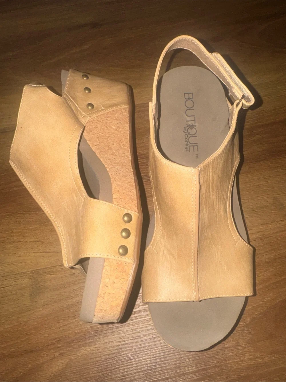 Boutique Corkys Carley  women’s sz. 10M  Casual Cork Wedge Sandals Tan  Smooth